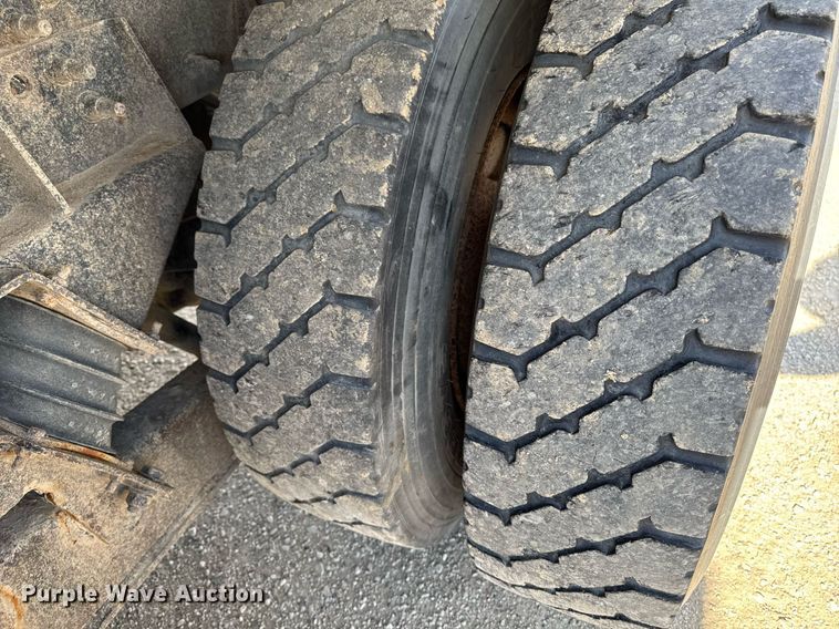 image for item DV2544 2004 International 7600 dump truck