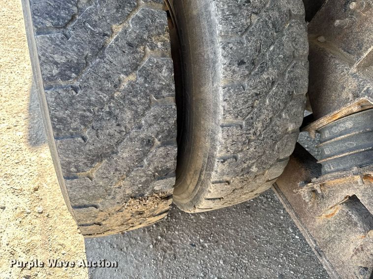 image for item DV2544 2004 International 7600 dump truck