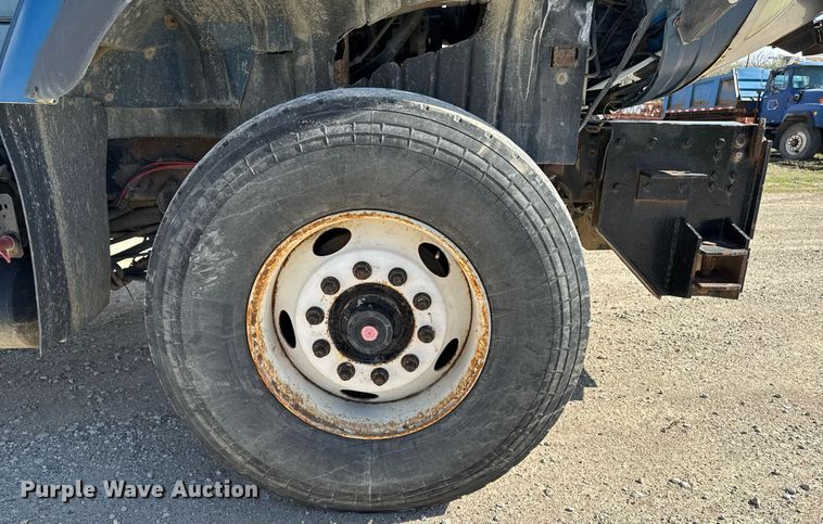 image for item DV2544 2004 International 7600 dump truck