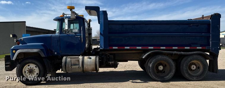 image for item DV2545 2000 Mack RD688S dump truck