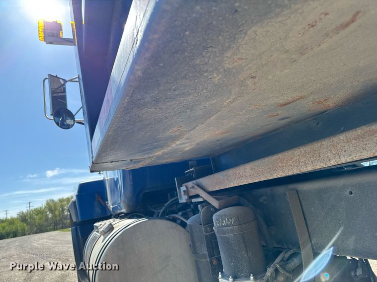 image for item DV2545 2000 Mack RD688S dump truck