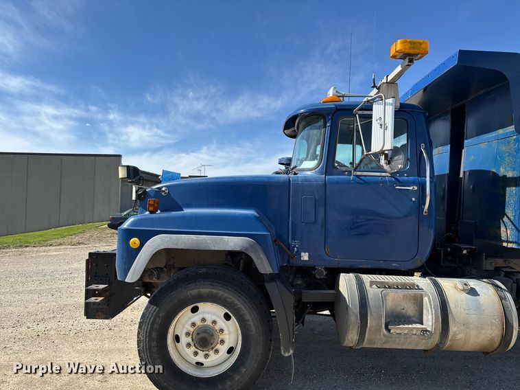 image for item DV2545 2000 Mack RD688S dump truck