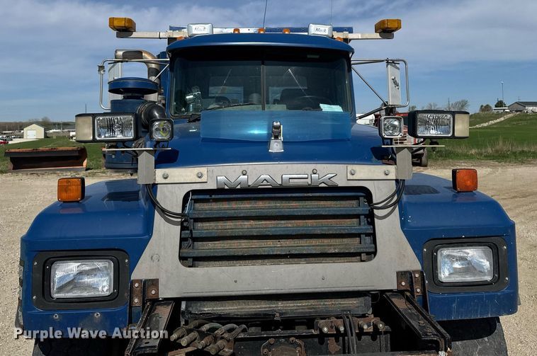 image for item DV2545 2000 Mack RD688S dump truck
