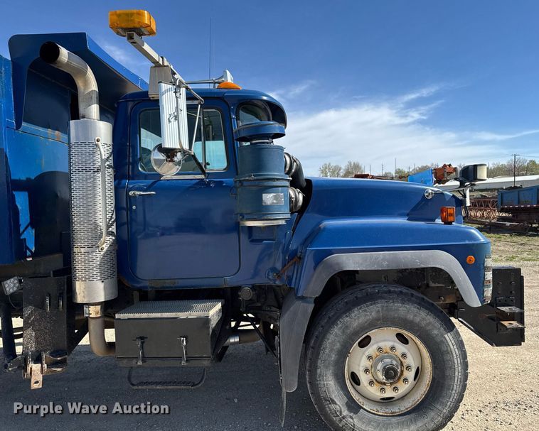 image for item DV2545 2000 Mack RD688S dump truck