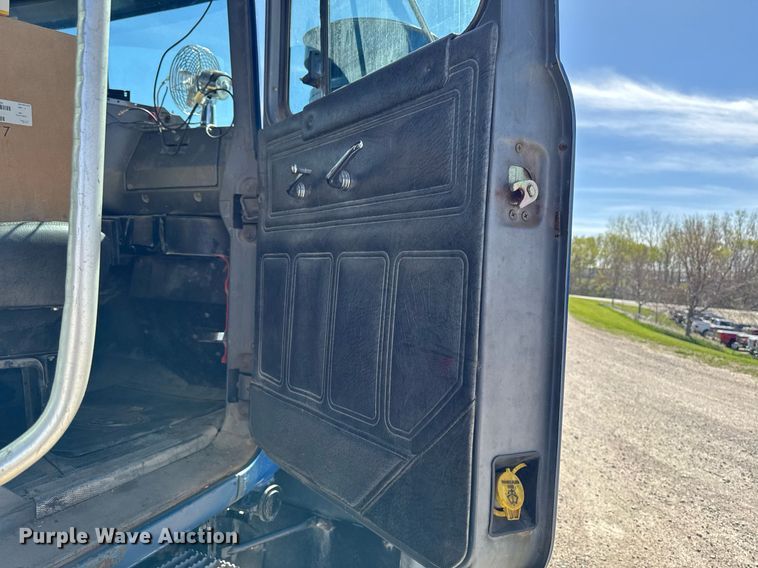 image for item DV2545 2000 Mack RD688S dump truck