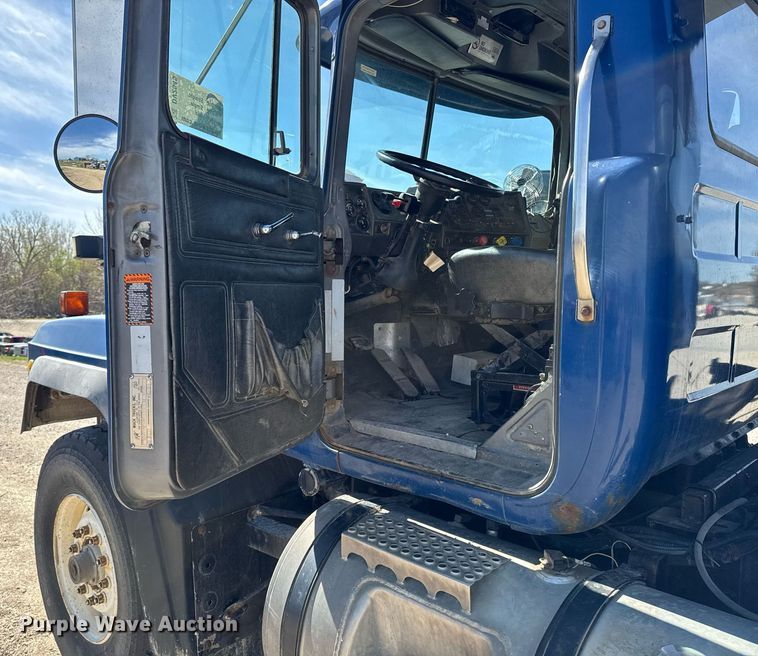 image for item DV2545 2000 Mack RD688S dump truck