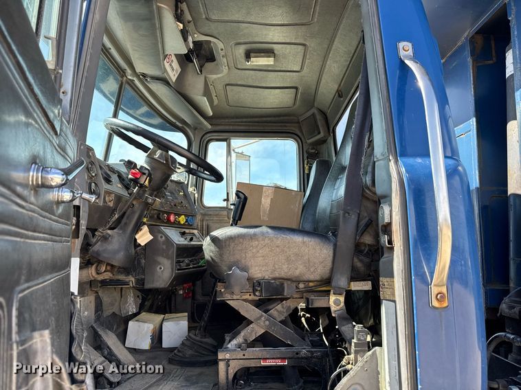 image for item DV2545 2000 Mack RD688S dump truck