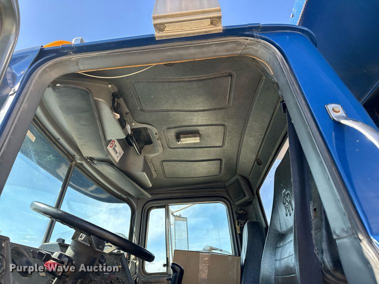 image for item DV2545 2000 Mack RD688S dump truck