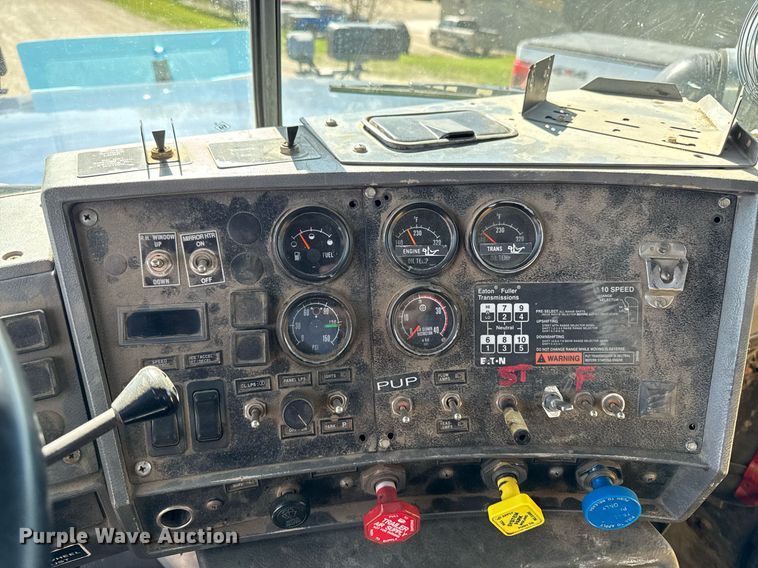 image for item DV2545 2000 Mack RD688S dump truck