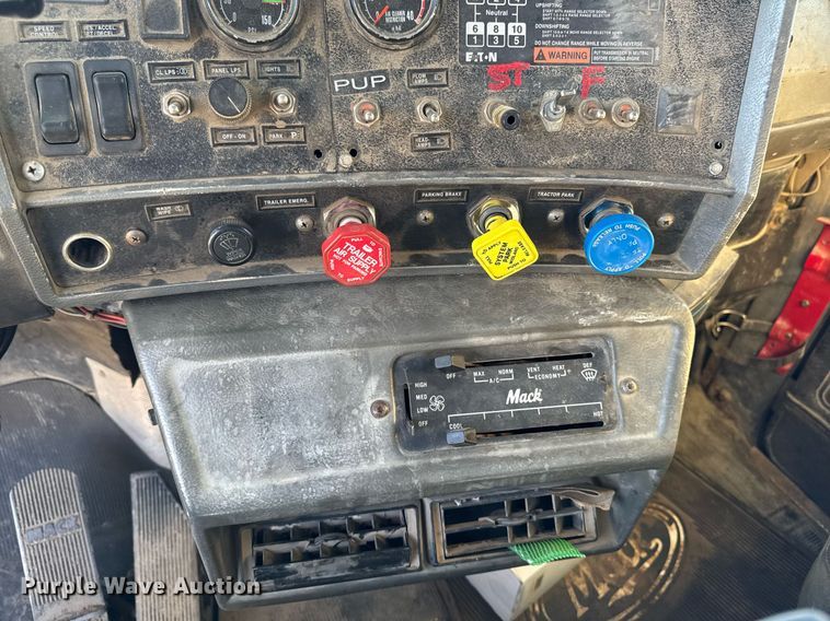 image for item DV2545 2000 Mack RD688S dump truck