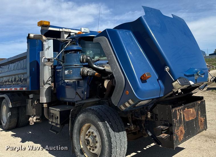 image for item DV2545 2000 Mack RD688S dump truck