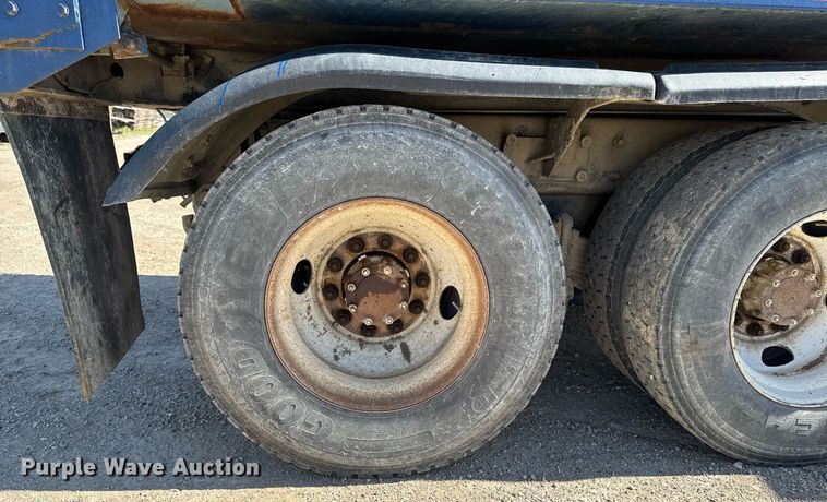 image for item DV2545 2000 Mack RD688S dump truck