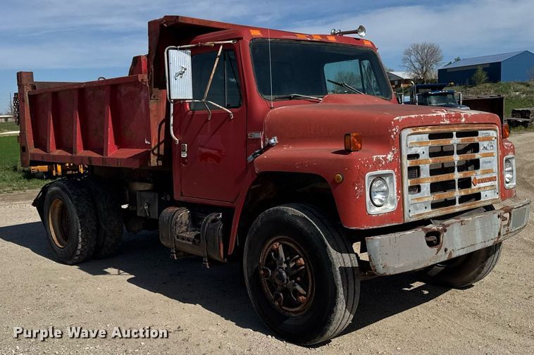 image for item DV2546 1987 International 1954 dump truck