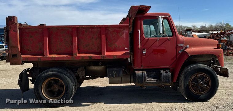 image for item DV2546 1987 International 1954 dump truck