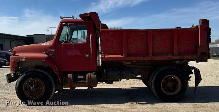 image for item DV2546 1987 International 1954 dump truck