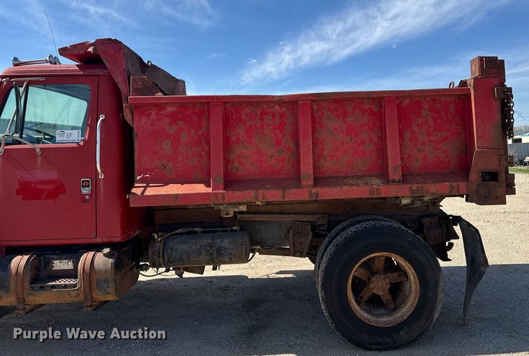 image for item DV2546 1987 International 1954 dump truck