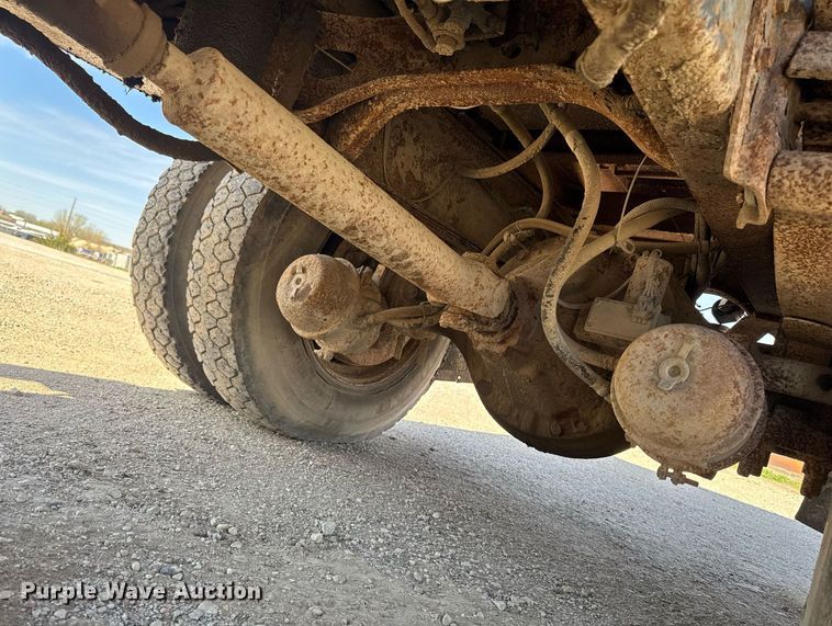 image for item DV2546 1987 International 1954 dump truck