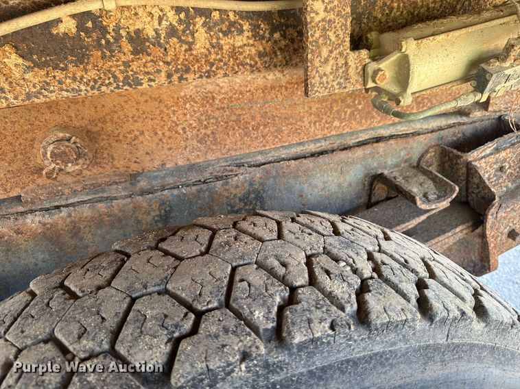 image for item DV2546 1987 International 1954 dump truck