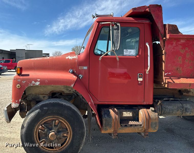 image for item DV2546 1987 International 1954 dump truck