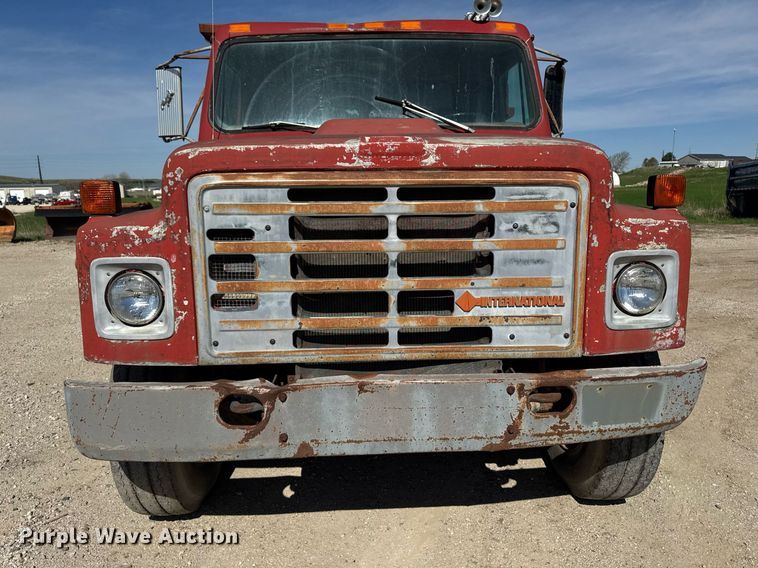 image for item DV2546 1987 International 1954 dump truck