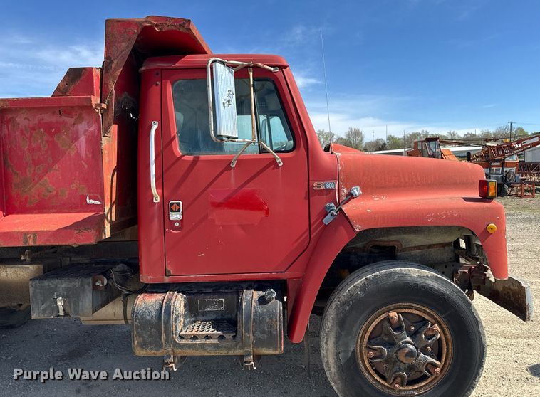 image for item DV2546 1987 International 1954 dump truck