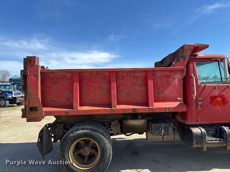 image for item DV2546 1987 International 1954 dump truck