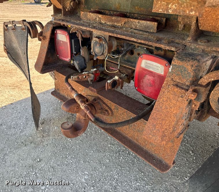 image for item DV2546 1987 International 1954 dump truck