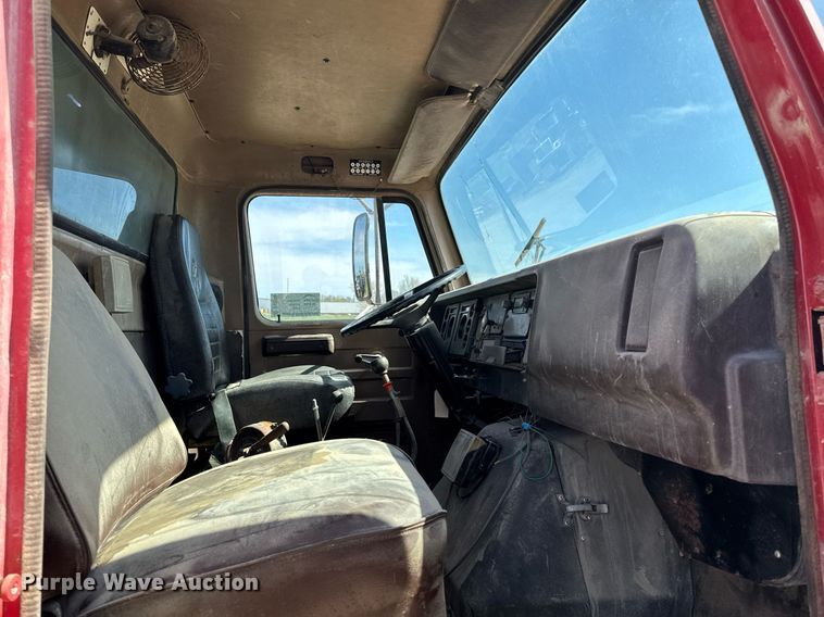 image for item DV2546 1987 International 1954 dump truck