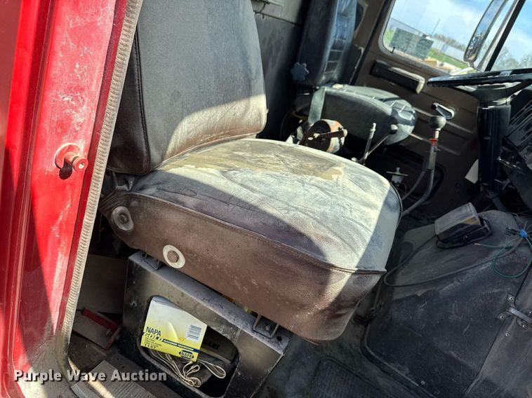 image for item DV2546 1987 International 1954 dump truck