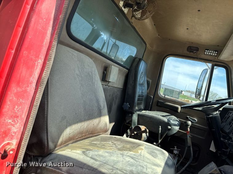 image for item DV2546 1987 International 1954 dump truck