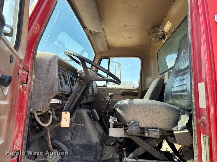 image for item DV2546 1987 International 1954 dump truck