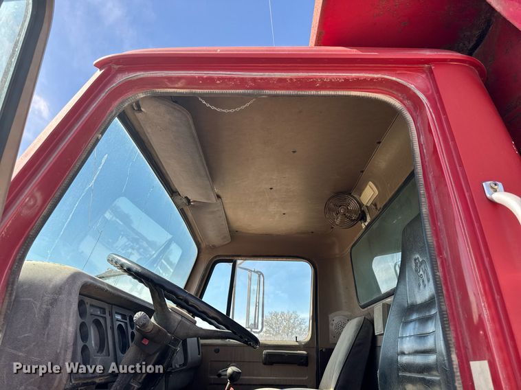 image for item DV2546 1987 International 1954 dump truck