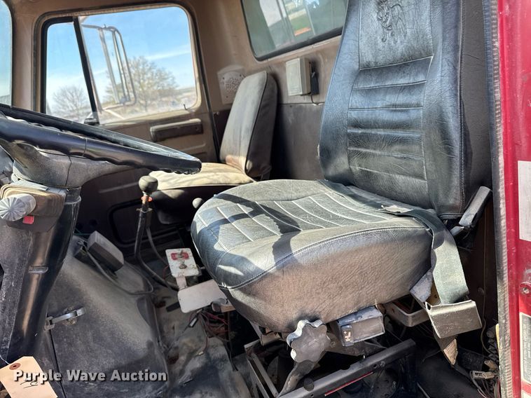 image for item DV2546 1987 International 1954 dump truck