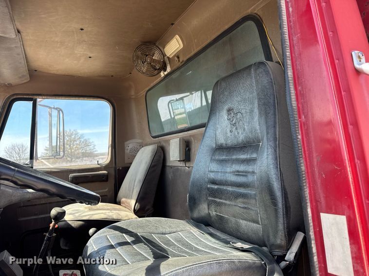 image for item DV2546 1987 International 1954 dump truck