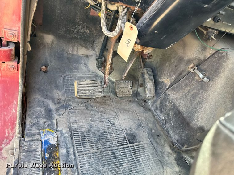 image for item DV2546 1987 International 1954 dump truck