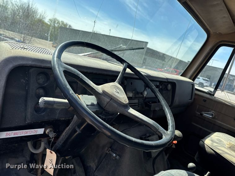 image for item DV2546 1987 International 1954 dump truck