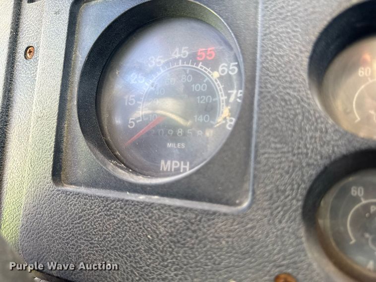 image for item DV2546 1987 International 1954 dump truck