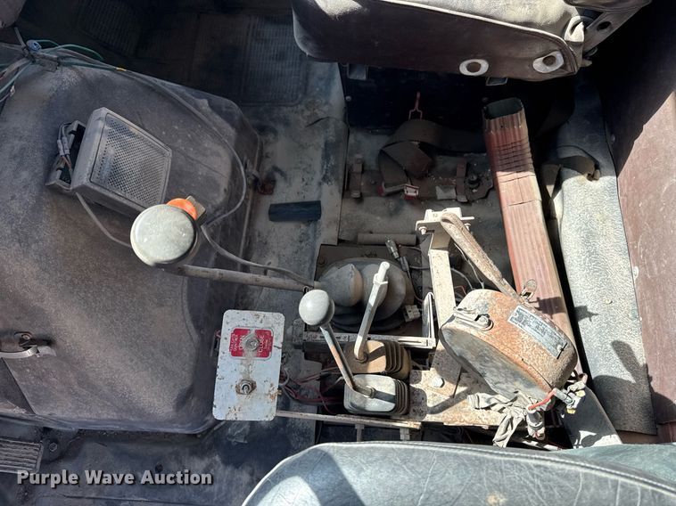 image for item DV2546 1987 International 1954 dump truck