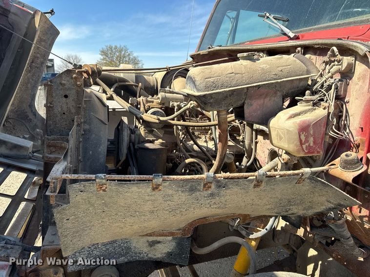 image for item DV2546 1987 International 1954 dump truck