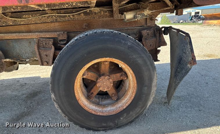 image for item DV2546 1987 International 1954 dump truck