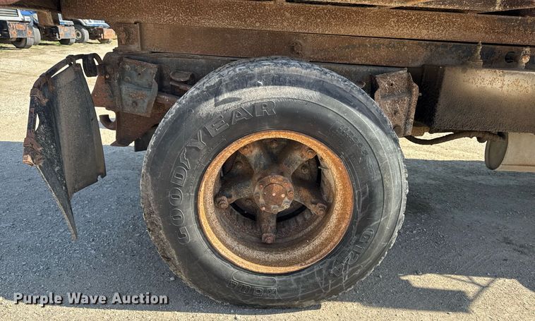image for item DV2546 1987 International 1954 dump truck