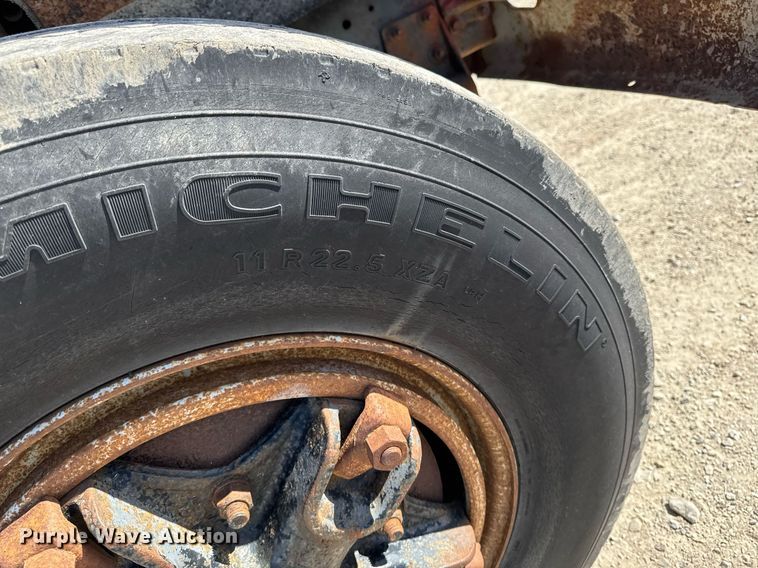 image for item DV2546 1987 International 1954 dump truck