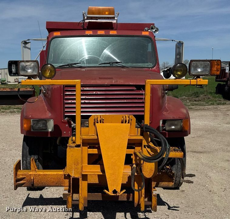 image for item DV2547 1990 International 4900 dump truck