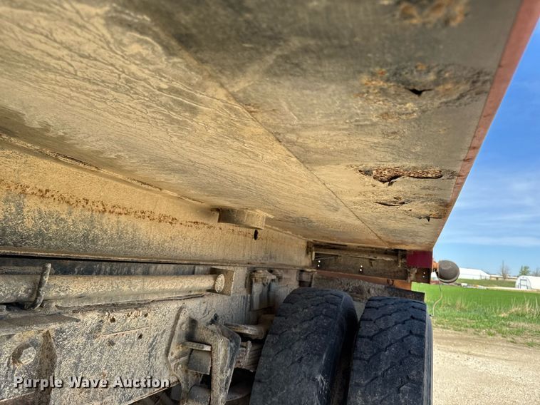 image for item DV2547 1990 International 4900 dump truck