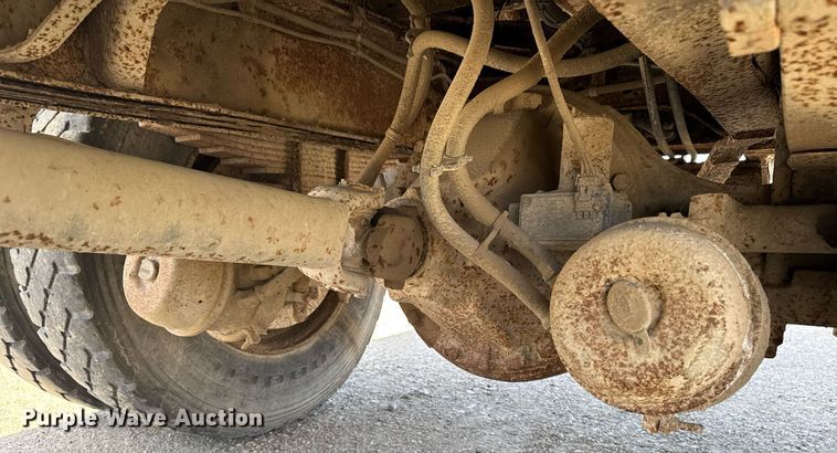 image for item DV2547 1990 International 4900 dump truck