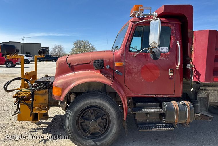 image for item DV2547 1990 International 4900 dump truck