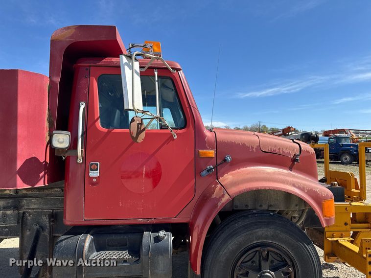 image for item DV2547 1990 International 4900 dump truck