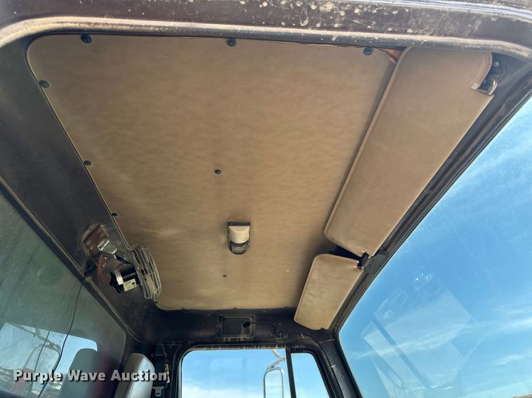 image for item DV2547 1990 International 4900 dump truck