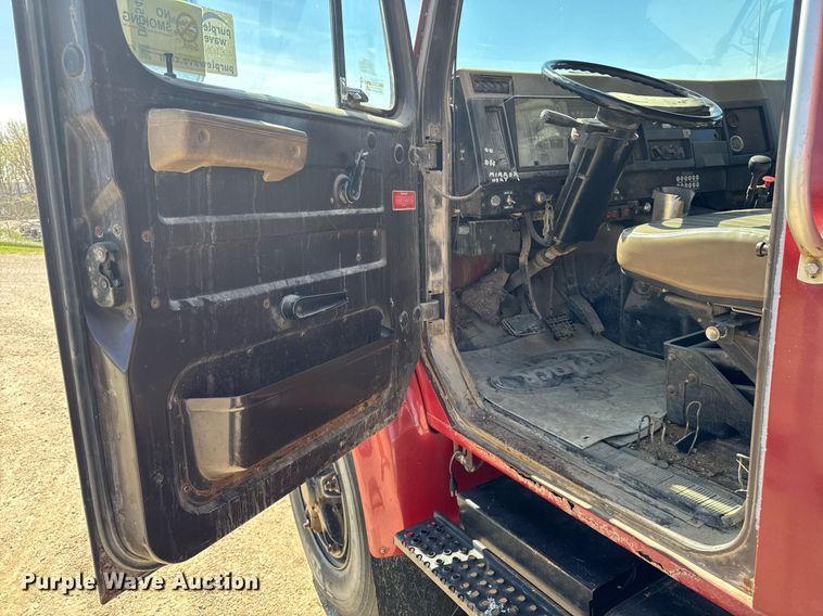 image for item DV2547 1990 International 4900 dump truck