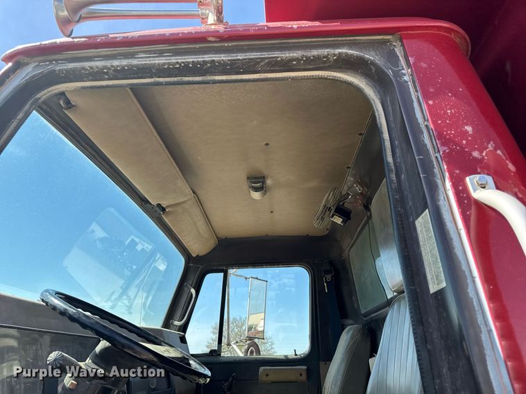 image for item DV2547 1990 International 4900 dump truck